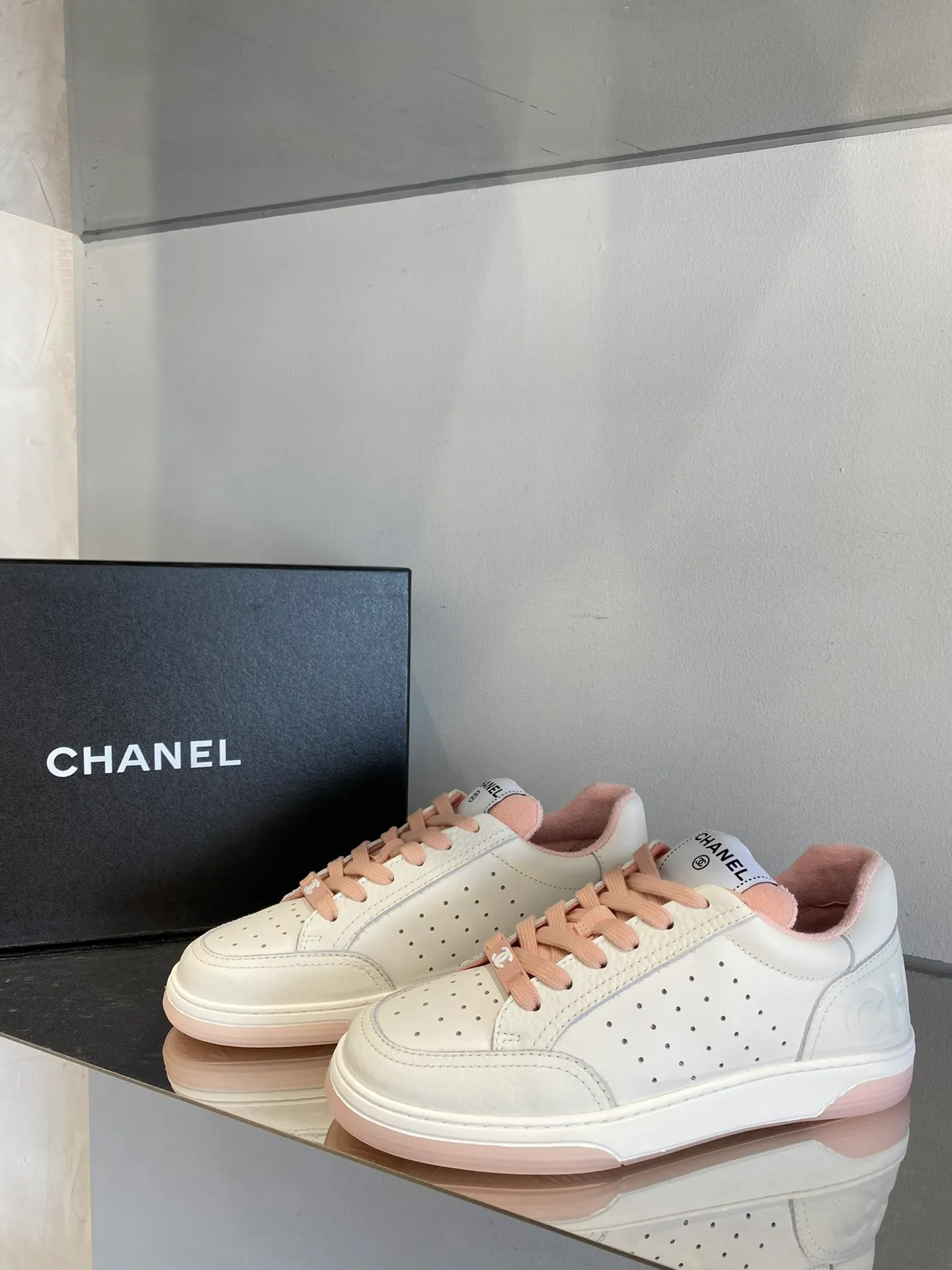 👟👟Ex-factory price 480👟👟Chanel22👟👟Ex-factory price panda shoes. The black, white, pink and blue colors all hit my heart! Definitely the best sneakers this year! Code number: 35-40